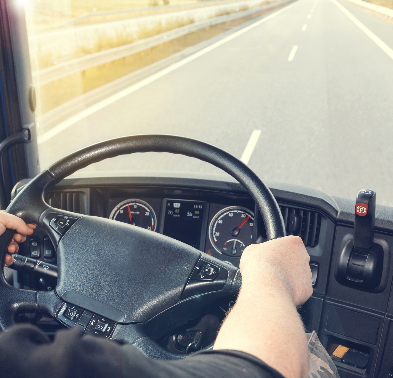 TST/4ª Turma: Contrato de transporte autônomo de cargas entre motorista e empresa não configura vínculo de emprego