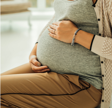 RFB esclarece que o salário-maternidade pode ser deduzido durante todo o período de afastamento da empregada gestante ou lactante que exerce atividade insalubre