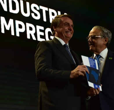 Bolsonaro recebe propostas da CNI para a retomada da indústria e do emprego em 2022