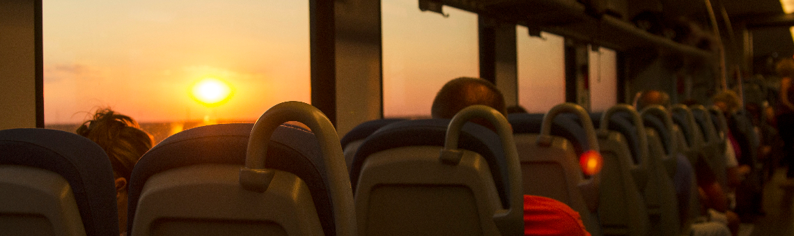 1ª Turma do TRT/DF: empresa não é responsável por acidente sofrido por trabalhadora em transporte ao trabalho
